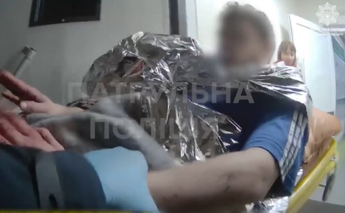 У Запоріжжі чоловік ледь не загинув від втрати крові – допомогли поліцейські
