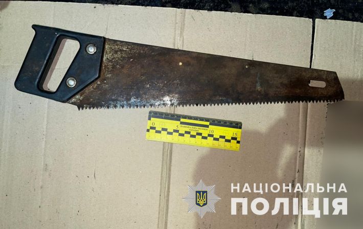 У Запоріжжі рецидивіст забив товариша по чарці до смерті пилкою (фото)