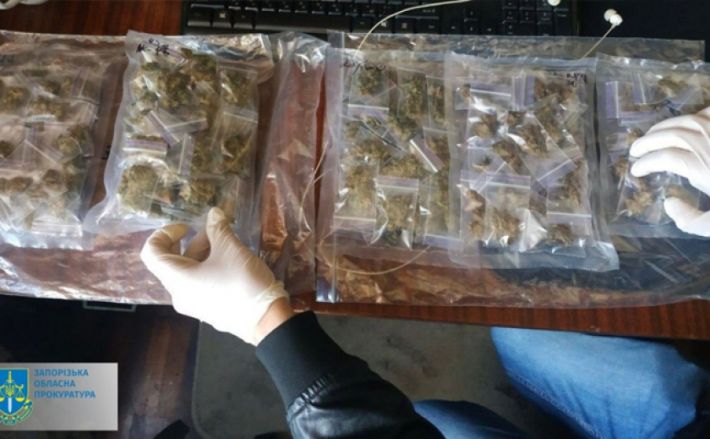 Суд дав шість років тюрми  мешканцю Запоріжжя, у якого знайшли 183 зіп-пакети з канабісом