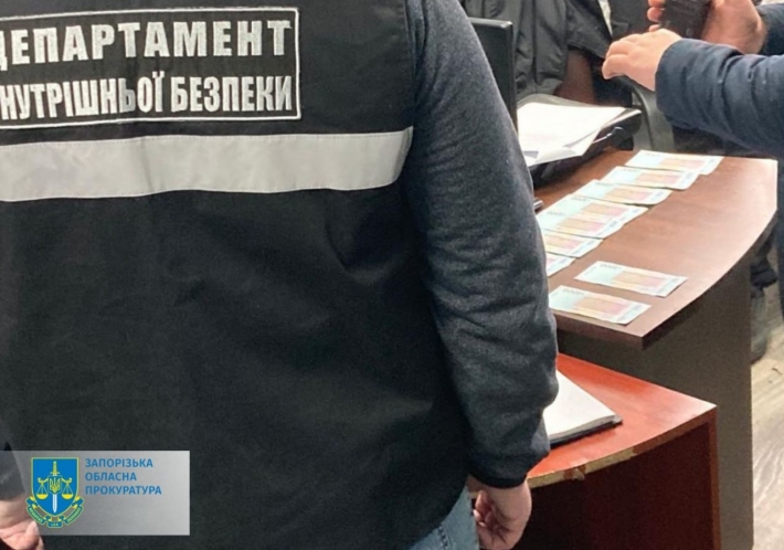 Хабар у сумі 10 тис. грн за повернення авто: на Запоріжжі судитимуть місцевого мешканця за спробу підкупити слідчого поліції