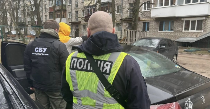 Прокуратура викрили злочинну групу, яка наживалася на евакуації із Запорізької області