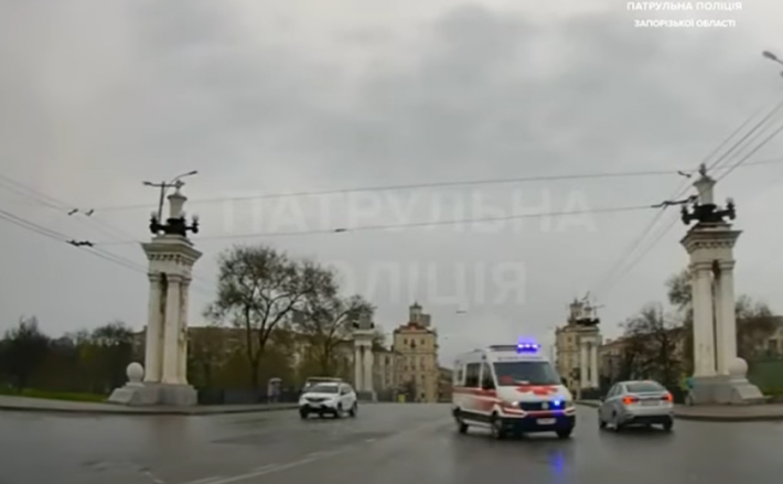 У Запоріжжі спіймали водійку, яка не пропустила швидку