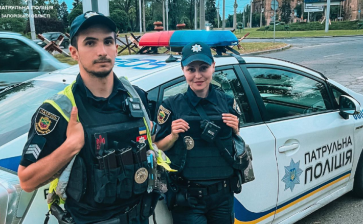 У Запоріжжі патрульні врятували закривавленого чоловіка