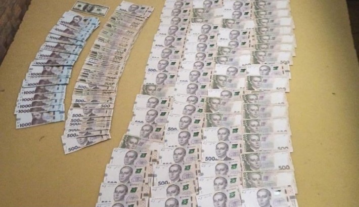 У поштовому відділенні Запоріжжя затримали наркоділка: асортимент вражає (фото)