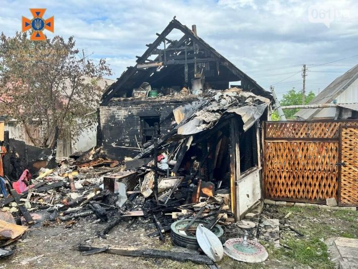 У Запоріжжі згорів дах будинку