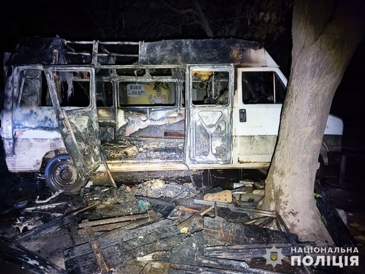 У Запоріжжі двоє чоловіків підпалили авто свого конкурента