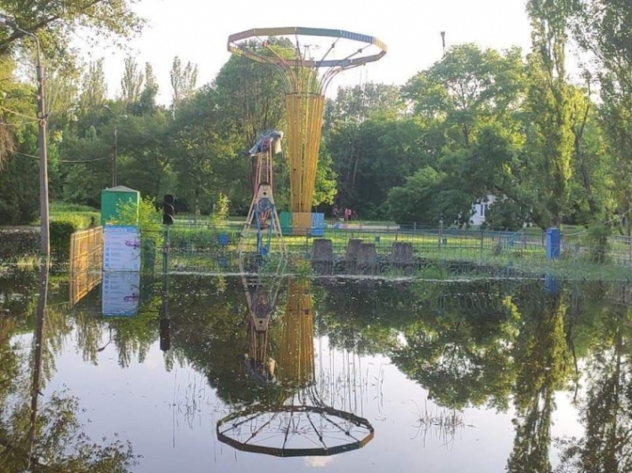 У Запоріжжі затопило центральний міський парк (фото)