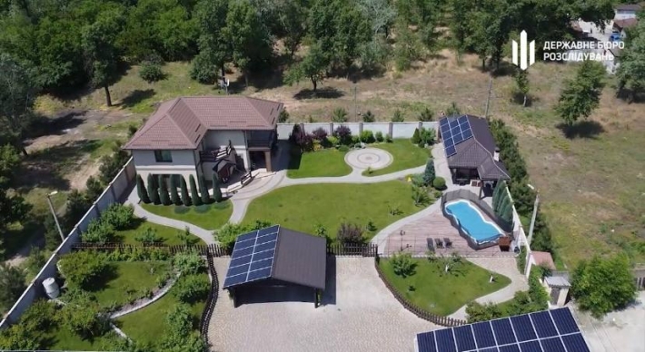 ДБР викрило запорізького полковника ДСНС, який наживався на війні