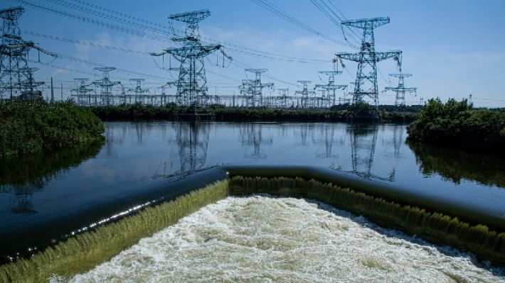 Вода в Каховському водосховищі впала до “мертвої точки”: що буде з реакторами ЗАЕС