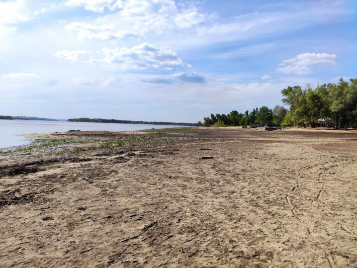 На Запорізьких базах відпочинку вода відійшла більш ніж на 50 метрів (фото)