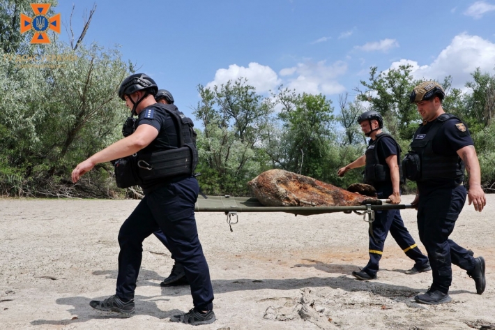 У Запоріжжі піротехніки вилучили вибухонебезпечні предмети часів Другої світової війни