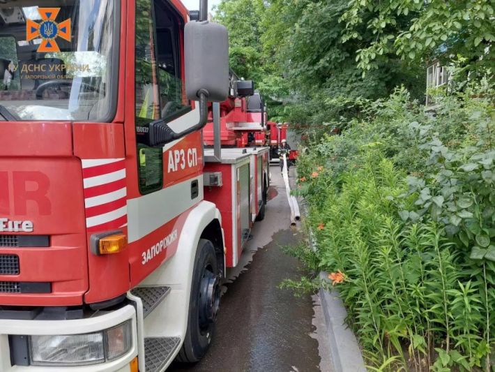 У Запоріжжі спалахнула багатоповерхівка