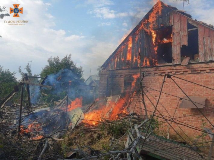 На Запоріжжі рятувальники ліквідували пожежі спричинені ворожими атаками