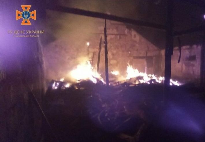 У Запорізькому районі горів склад