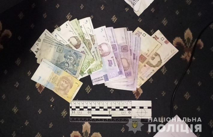 Запорізькі поліцейські припинили діяльність підпільних гральних закладів (фото)