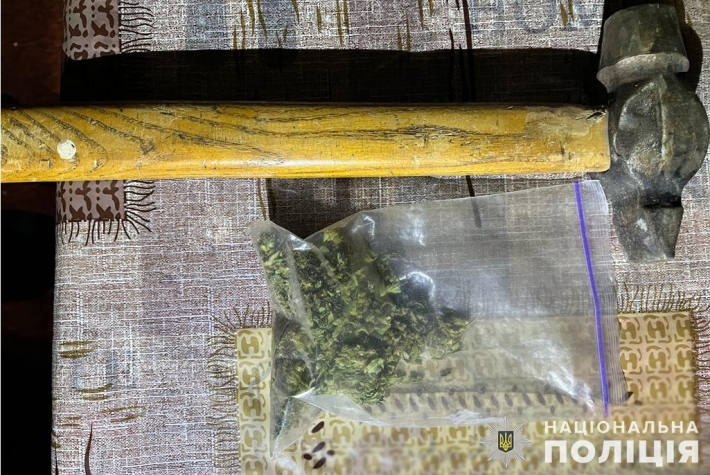 У Запоріжжі двоє хлопців напали на 37-річного чоловіка