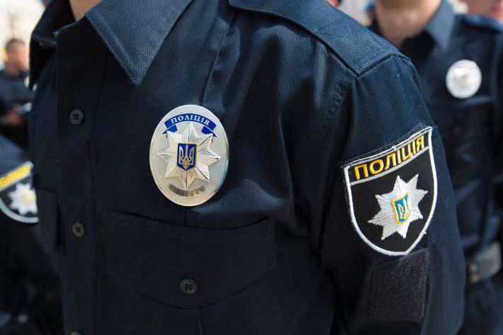 Запорізькі поліцейські розкрили крадіжку комп’ютерної техніки та мобільного телефону (фото)