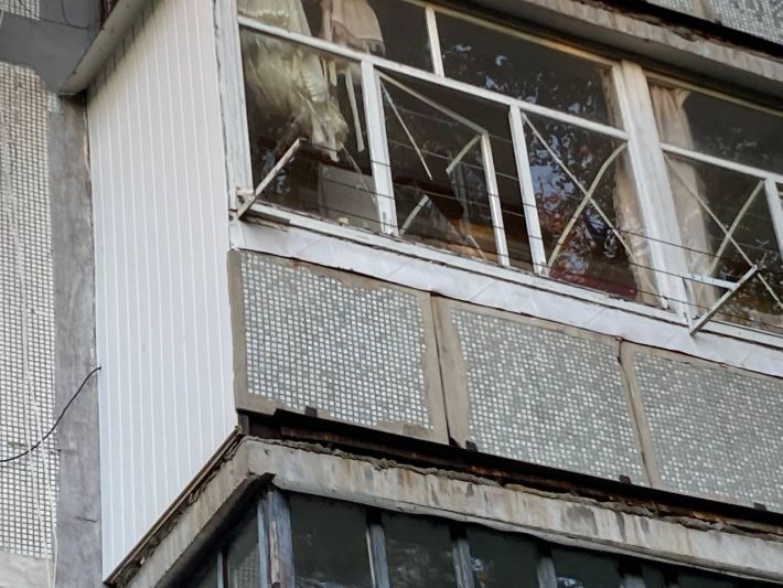 Нічні ракетні удари по Запоріжжю пошкодили багатоповерхівки (фото)