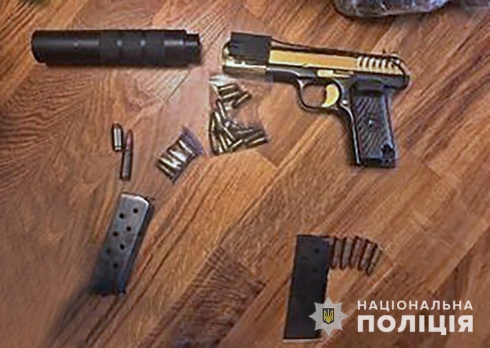У Запоріжжі поліція «прикрила» зброярні і наркопритони (фото)