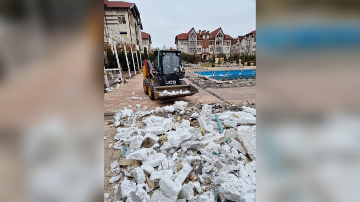 Комунальники завершили аварійно-ремонтні роботи у ЖК, який вчора постраждав від ворожої ракети