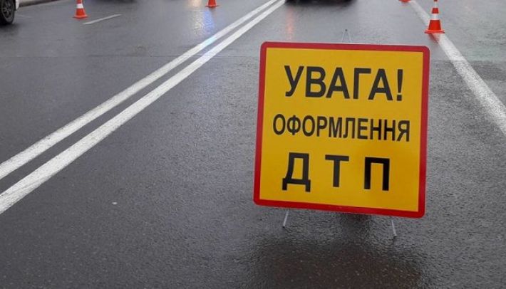 У Запорізькому районі легкове авто зіткнулося з вантажівкою – травмовано дві людини