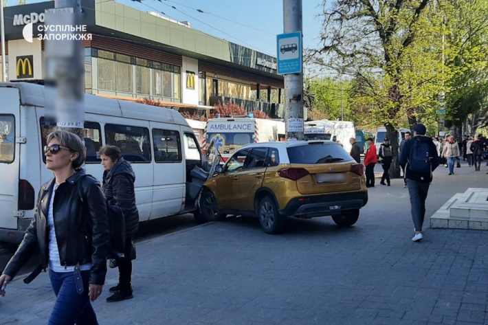У центрі Запоріжжя сталася серйозна ДТП: подробиці