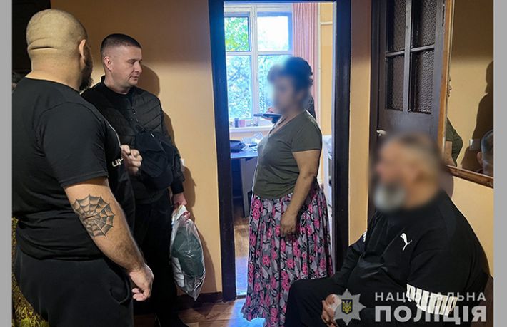 Хотіла “зняти порчу”, а вкрала гроші та прикраси: у Запоріжжі затримали шахрайку (фото)