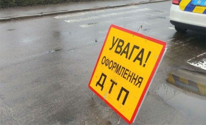 У Запоріжжі рятувальники деблокували чоловіка з автівки після ДТП