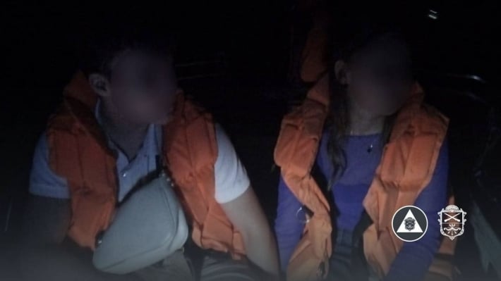 У Запоріжжі врятували підлітків, які застрягли на мілині біля Хортиці